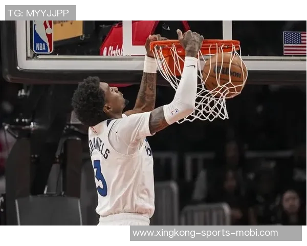 麦克丹尼尔斯全场拼搏35分钟16投10中斩获25分并送出4次盖帽